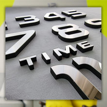 Carica l'immagine nel visualizzatore di Gallery, LogicaShop WallClock Orologio da Parete Grande con Numeri e Lancette Adesivi Fai da te, Silenzioso e Facile da Montare, Diametro 60-130 cm, Design Moderno 3D, Casa e Ufficio